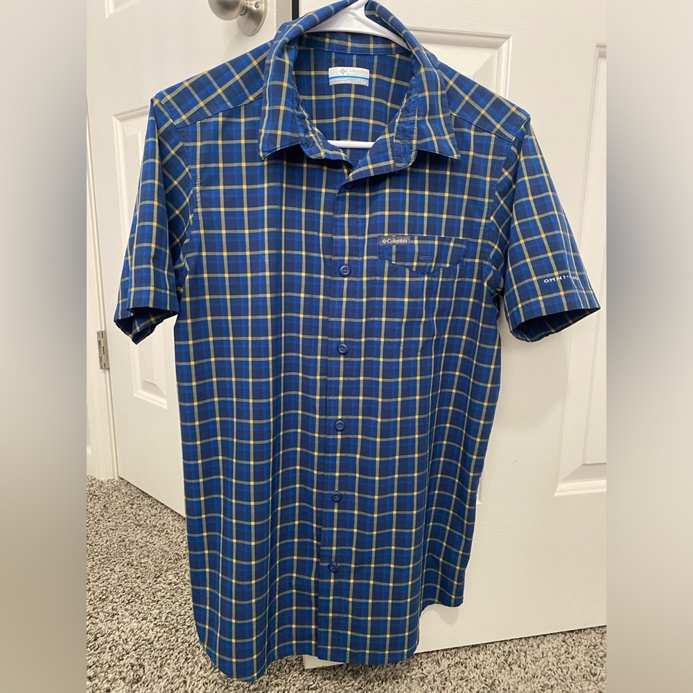 S Columbia SS Button Up shirt